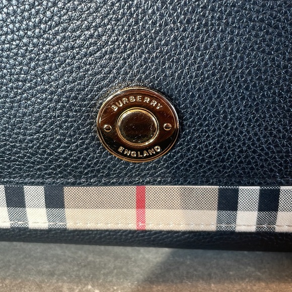 Burberry Note Bag - Picture 2 of 6